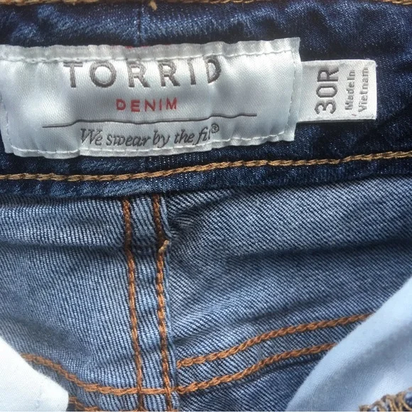 Torrid Skinny Crop Jeans Blue Denim Faded Dark Wash Whiskers Plus Size 30 R 30R - Picture 9 of 13